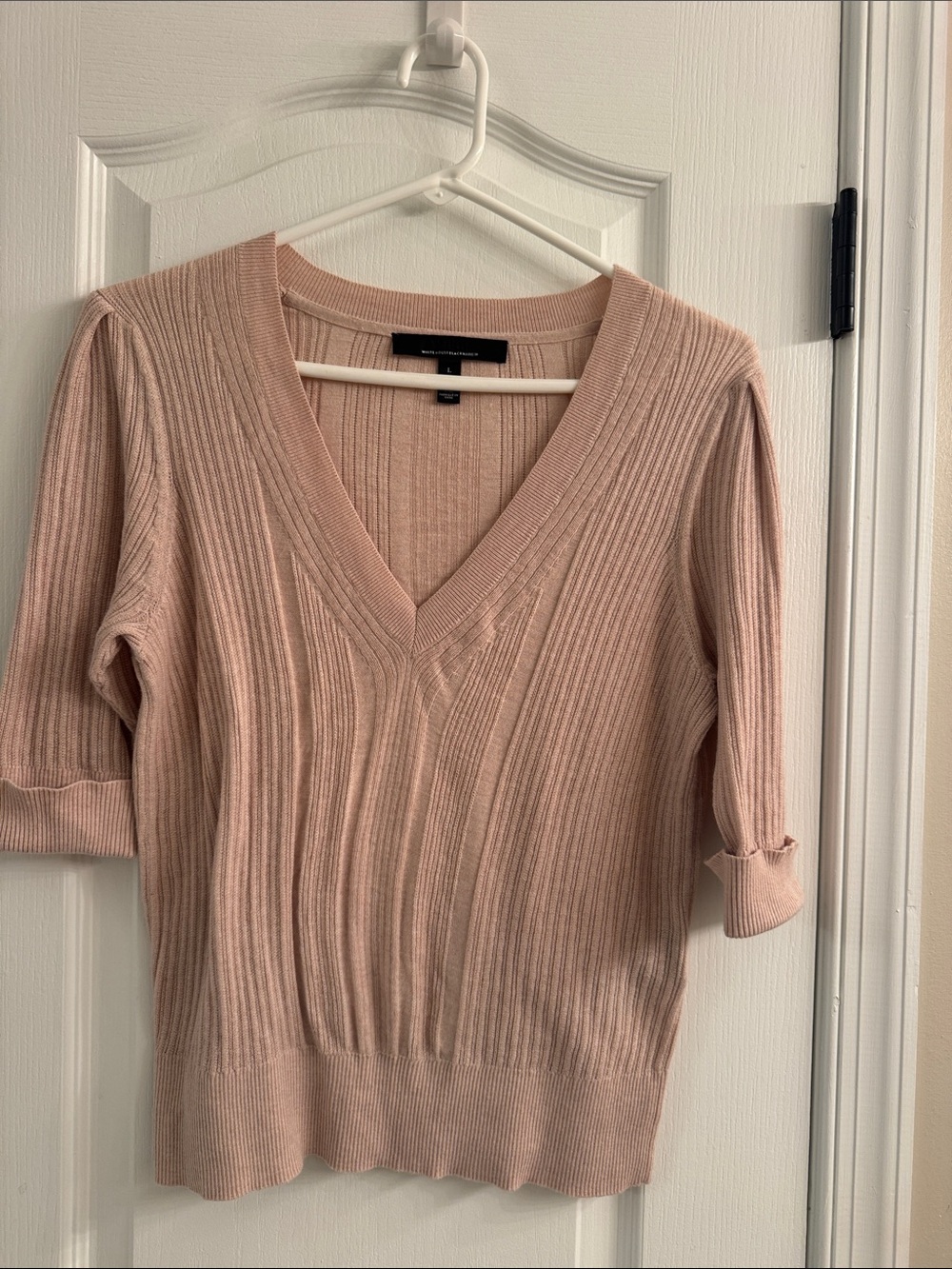 White House Black Market Blush Pink Ribbed V-Neck Sweater